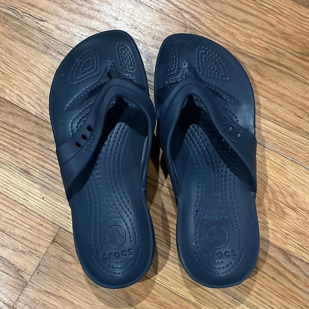 NWOT Crocs Flip Flops - Size 7